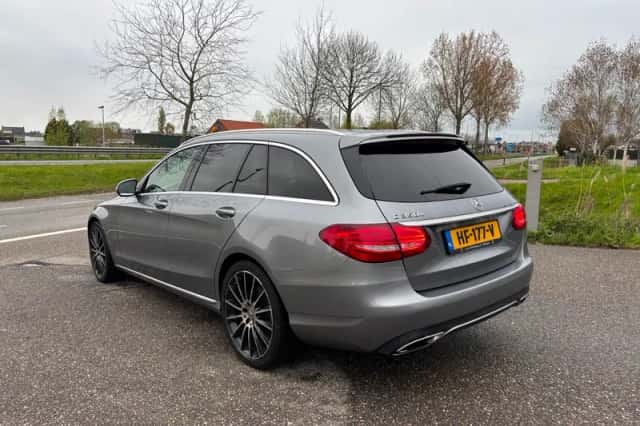 Mercedes-Benz C-Klasse (2015) thumbnail 3