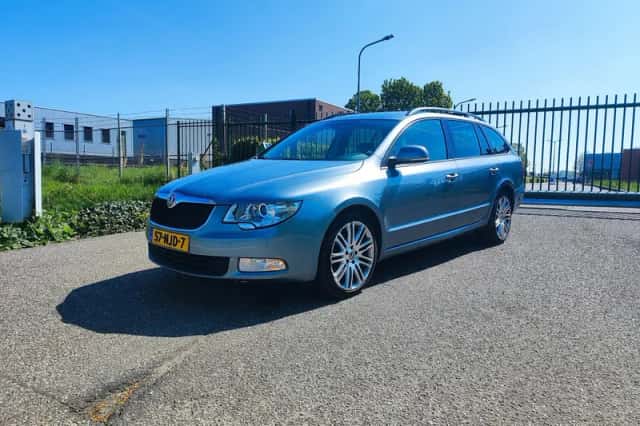 Škoda Superb (2010) thumbnail 1