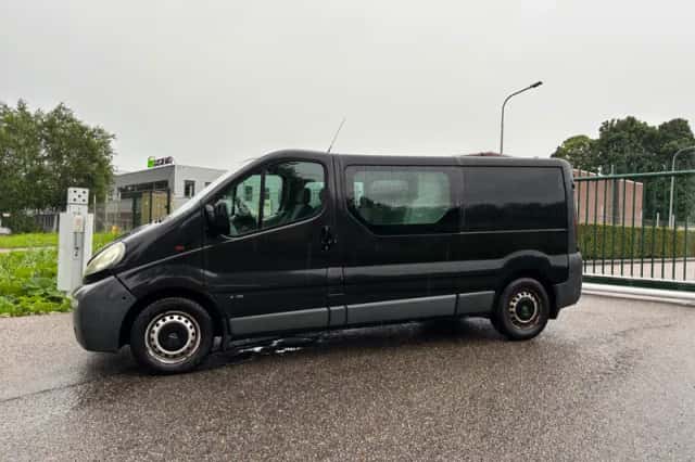 Opel Vivaro (2004) thumbnail 2