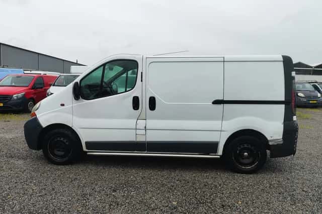 Renault Trafic (2004) thumbnail 2