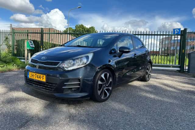 Kia Rio (2015) thumbnail 1
