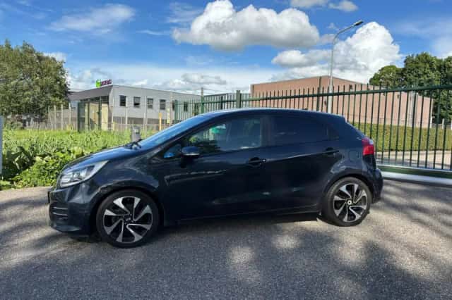 Kia Rio (2015) thumbnail 2