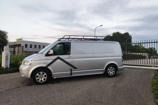Volkswagen Transporter (2009) thumbnail 2