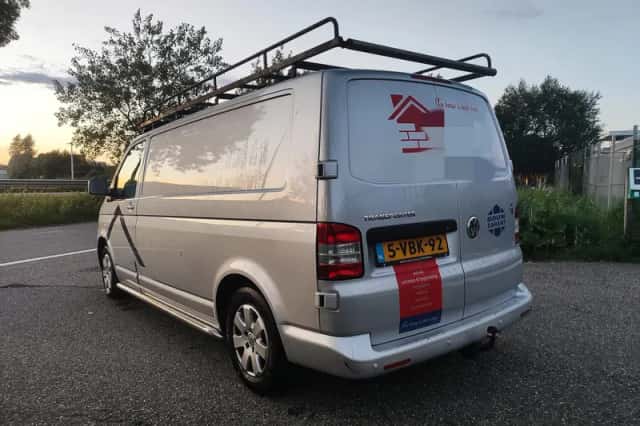 Volkswagen Transporter (2009) thumbnail 3