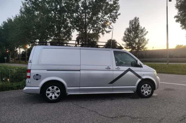 Volkswagen Transporter (2009) thumbnail 6