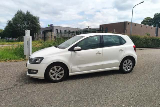 Volkswagen Polo (2010) thumbnail 2