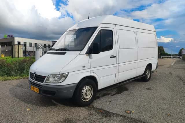 Mercedes-Benz Sprinter (2005) thumbnail 1