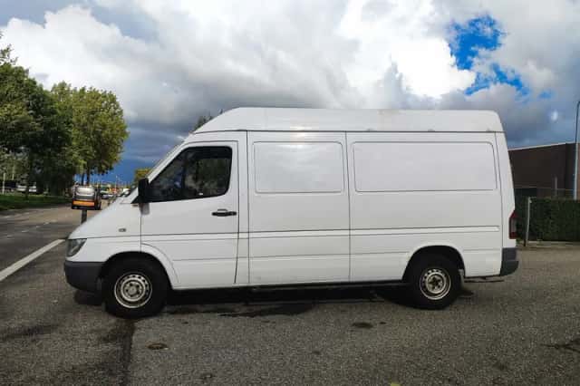 Mercedes-Benz Sprinter (2005) thumbnail 2