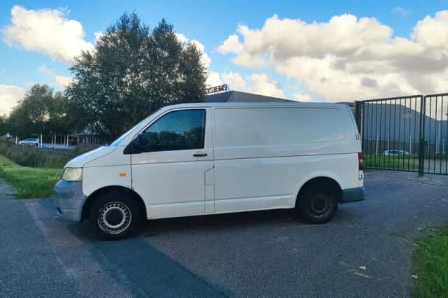 Volkswagen Transporter (2005) thumbnail 2