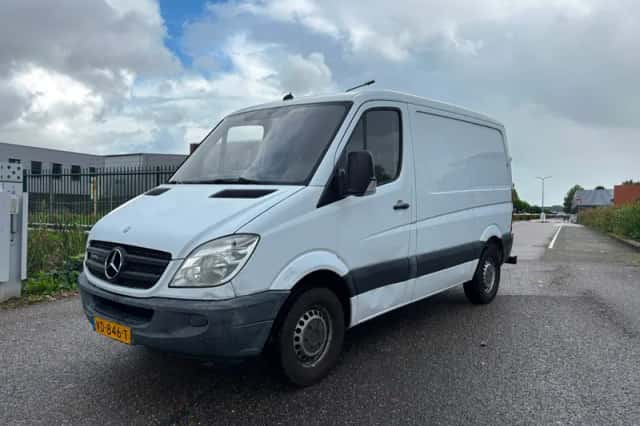 Mercedes-Benz Sprinter (2013) thumbnail 1