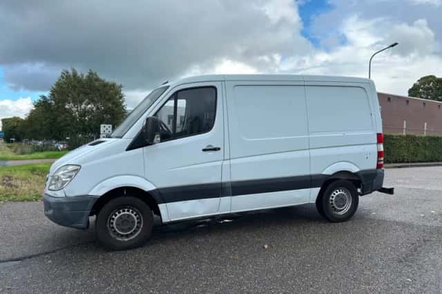 Mercedes-Benz Sprinter (2013) thumbnail 2