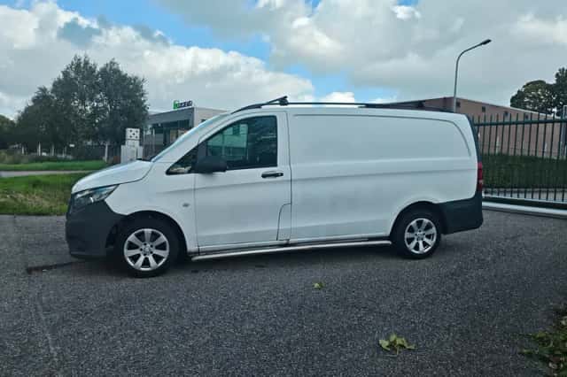 Mercedes-Benz Vito (2015) thumbnail 2