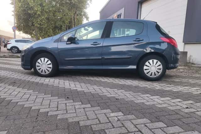 Peugeot 308 (2008) thumbnail 3