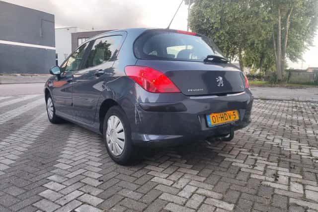 Peugeot 308 (2008) thumbnail 4