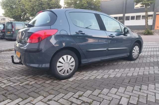 Peugeot 308 (2008) thumbnail 6