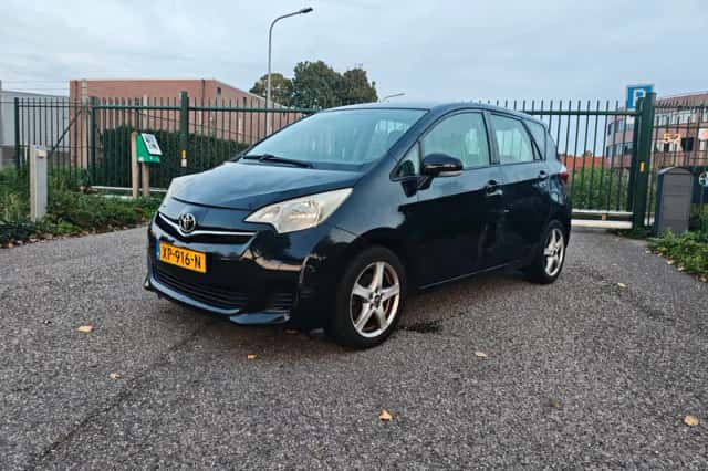 Toyota Verso (2011) thumbnail 1