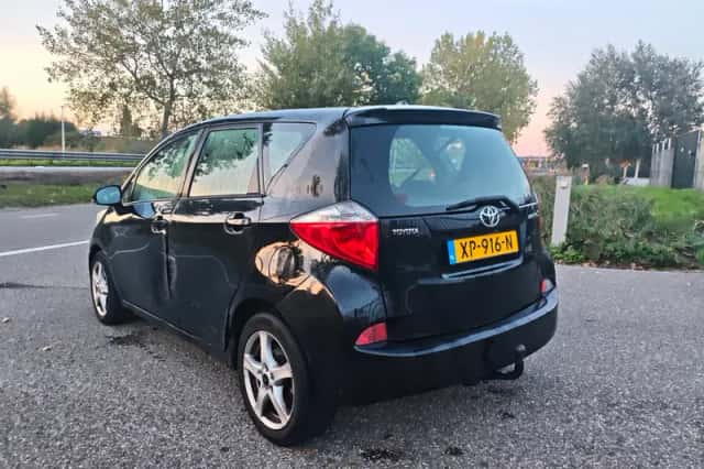 Toyota Verso (2011) thumbnail 3