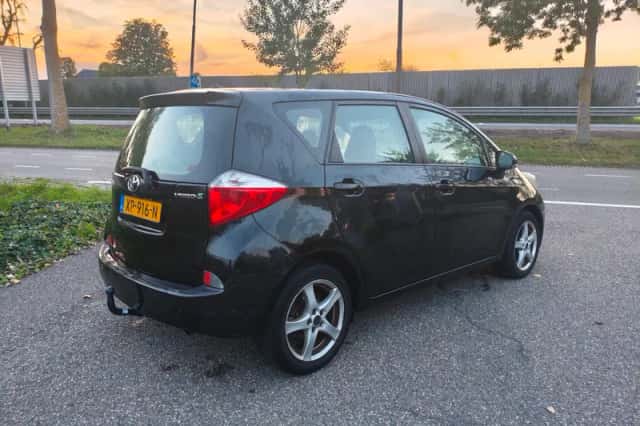 Toyota Verso (2011) thumbnail 5