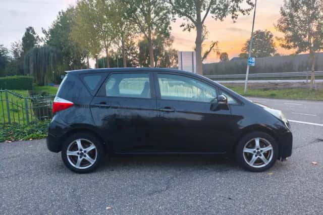 Toyota Verso (2011) thumbnail 6