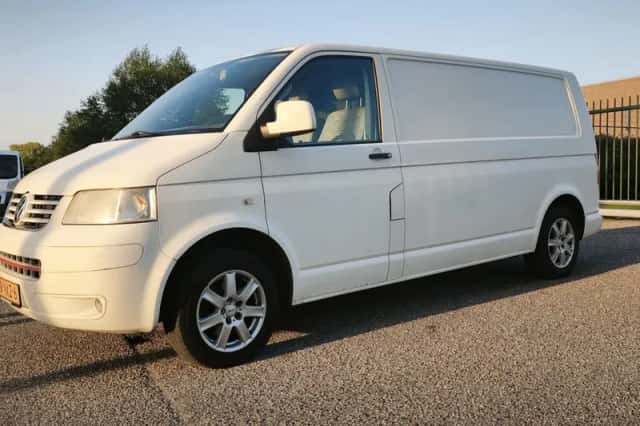 Volkswagen Transporter (2009) thumbnail 1