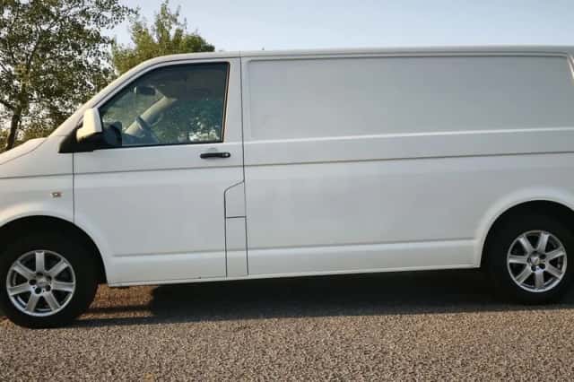 Volkswagen Transporter (2009) thumbnail 2