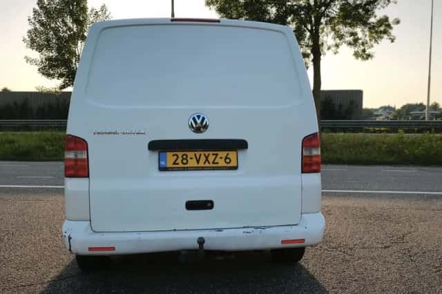 Volkswagen Transporter (2009) thumbnail 4