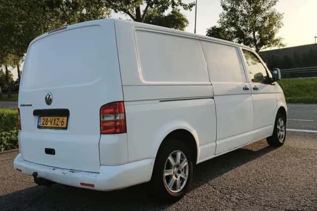 Volkswagen Transporter (2009) thumbnail 5