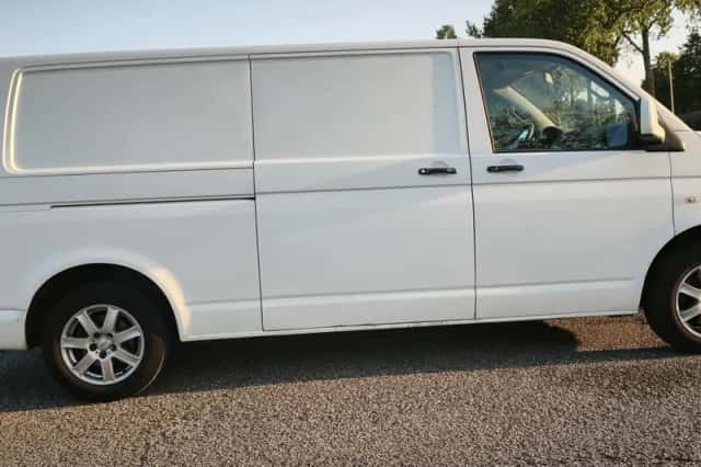 Volkswagen Transporter (2009) thumbnail 6