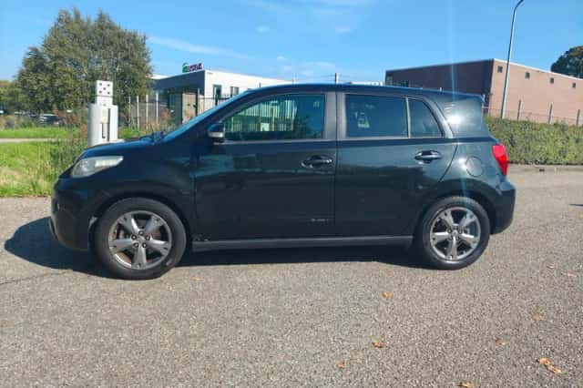 Toyota Urban Cruiser (2009) thumbnail 2