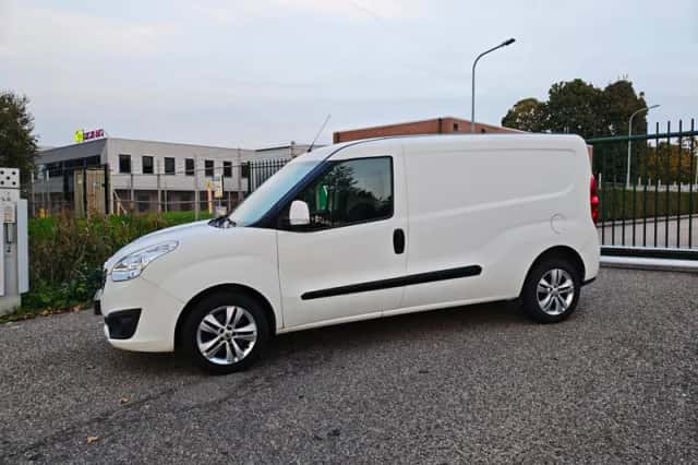 Opel Combo (2018) thumbnail 2
