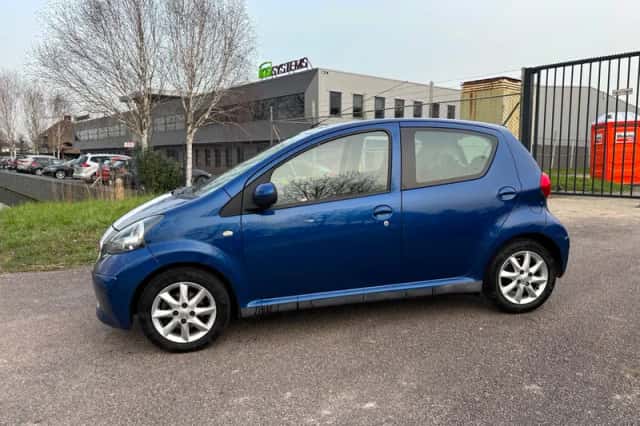 Toyota Aygo (2007) thumbnail 2