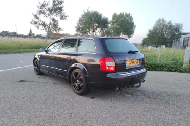 Audi A4 (2001) thumbnail 2