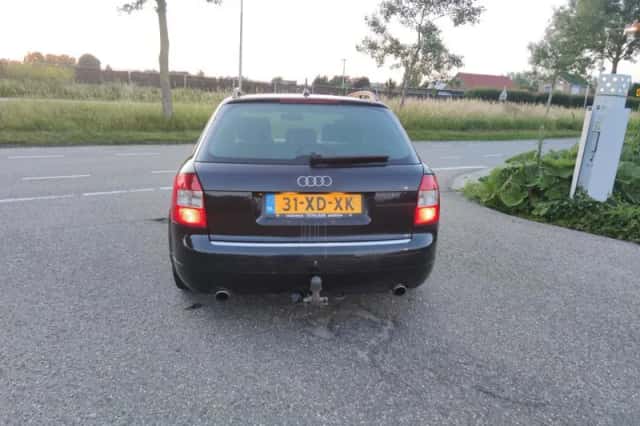 Audi A4 (2001) thumbnail 3