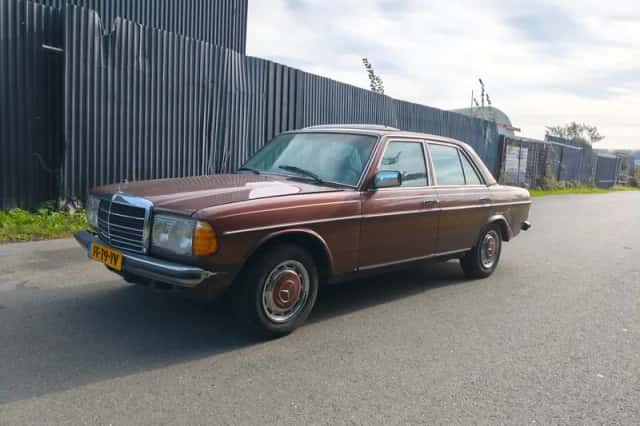 Mercedes-Benz 200-Serie (1979) thumbnail 1