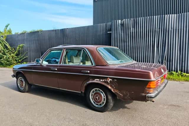 Mercedes-Benz 200-Serie (1979) thumbnail 2