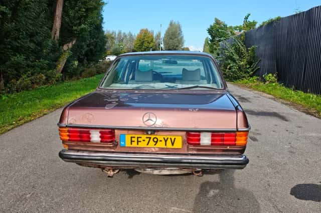 Mercedes-Benz 200-Serie (1979) thumbnail 4