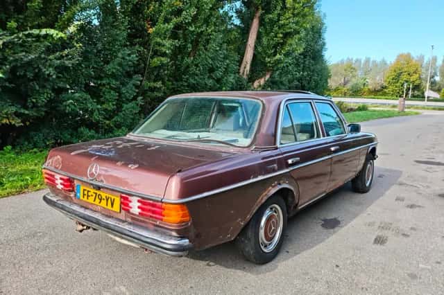 Mercedes-Benz 200-Serie (1979) thumbnail 5
