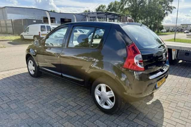 Dacia Sandero (2011) thumbnail 2