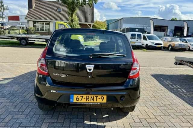Dacia Sandero (2011) thumbnail 3
