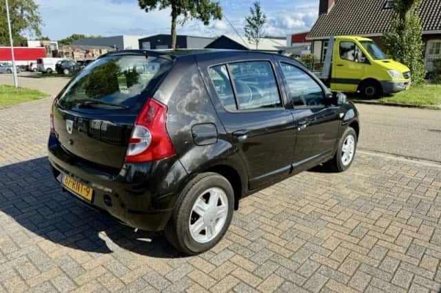 Dacia Sandero (2011) thumbnail 4