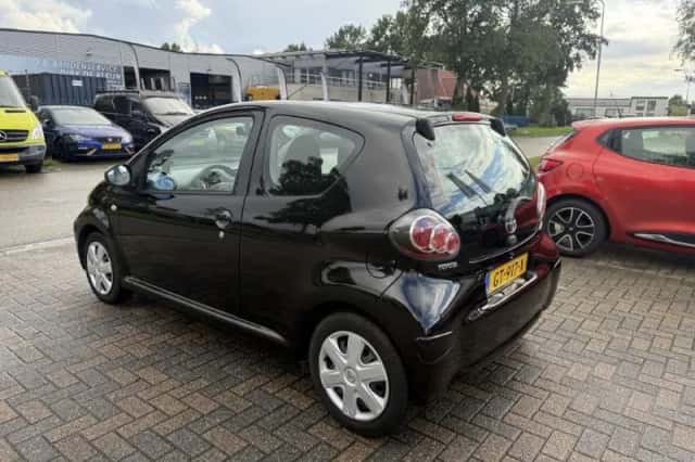Toyota Aygo (2009) thumbnail 2