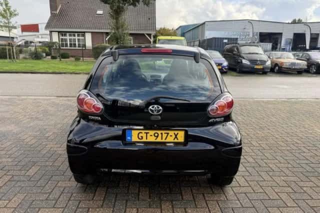 Toyota Aygo (2009) thumbnail 3
