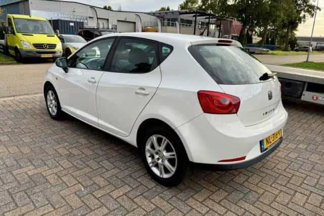 SEAT Ibiza (2009) thumbnail 2