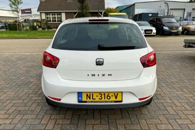 SEAT Ibiza (2009) thumbnail 3