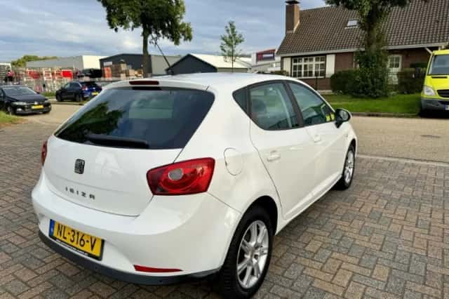 SEAT Ibiza (2009) thumbnail 4