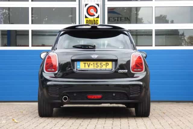 MINI Cooper (2018) thumbnail 3