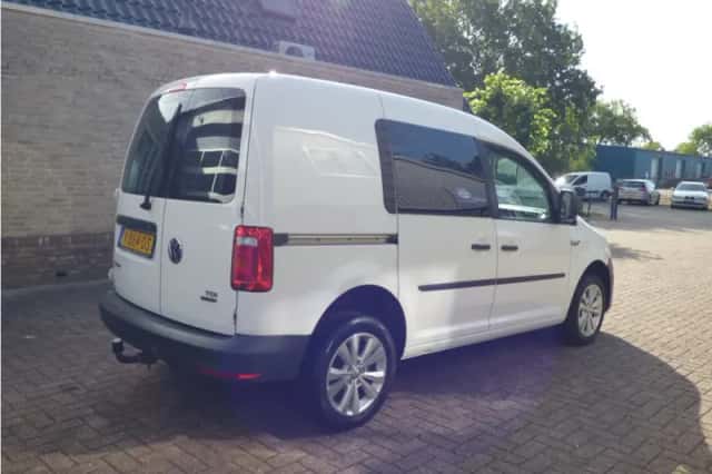Volkswagen Caddy (2017) thumbnail 2