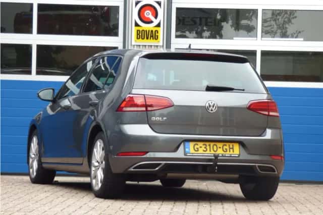 Volkswagen Golf (2019) thumbnail 2
