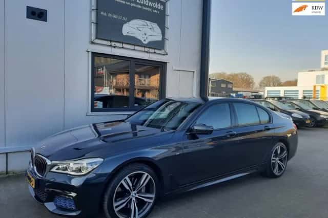 BMW 7-Serie (2017) thumbnail 1