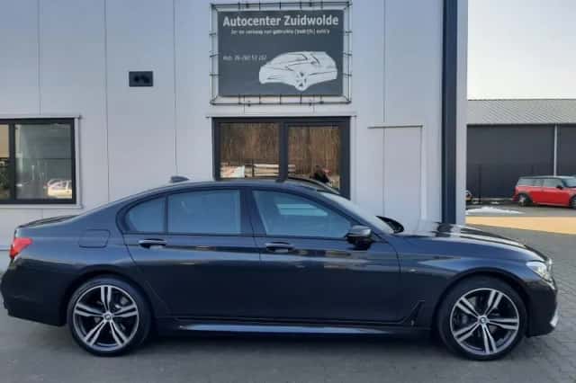 BMW 7-Serie (2017) thumbnail 4